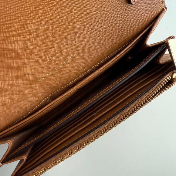 Tory Burch Robinson Wallet on Chain - Brown - Picture 9 of 13